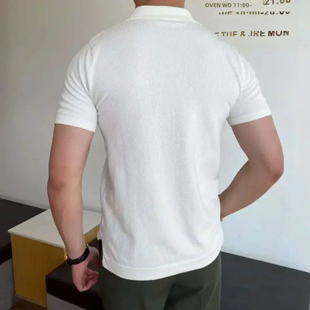 Aki | Minimalist T-Shirt with V-Neck
