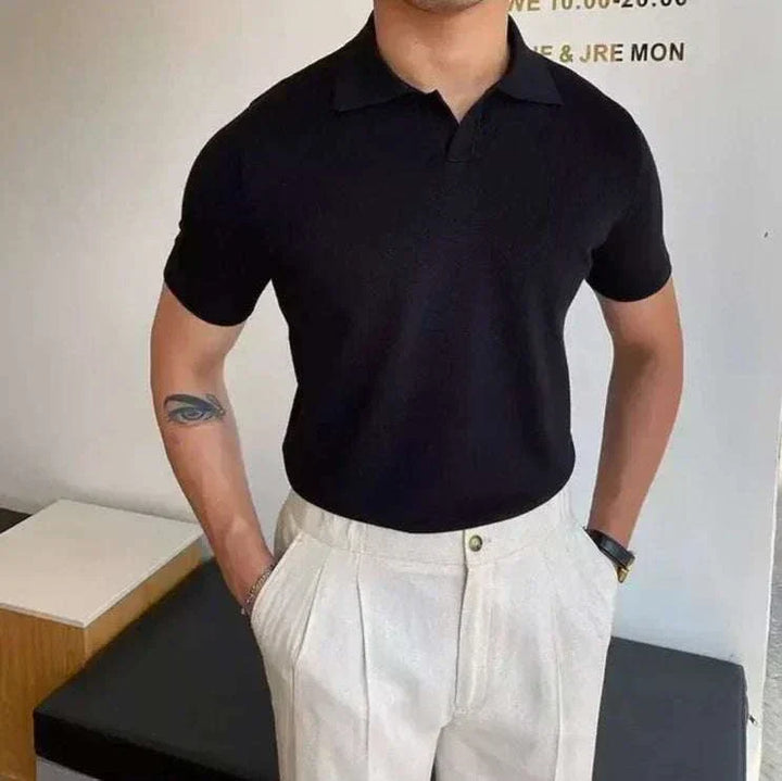 Aki | Minimalist T-Shirt with V-Neck